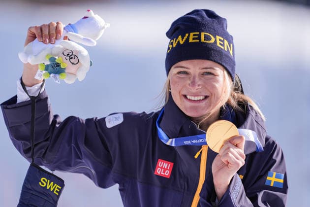 2026 Winter Olympic Games, Olympische Spiele, Olympia, OS MILAN, ITALY - FEBRUARY 12: Swedish athlete Frida Karlsson celebrates after winning golden medal in the women’s 10 km freestyle cross-country skiing at the Milano–Cortina 2026 Winter Olympic Games in Milan, Italy on February 12, 2026. Cemal Yurttas Anadolu Milan Italy. Editorial use only. Please get in touch for any other usage.  Copyright: x2026xAnadoluxCemalxYurttasx