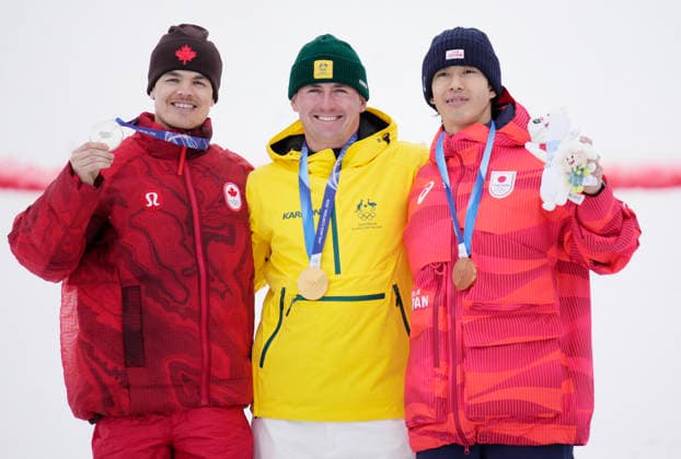Gold medalist Cooper Woods of Australia (C), silver medalist Mikael Kingsbury of Canada (L) and bronze medalist Ikuma Horishima of Japan pose with their medals after the Men s Freestyle Skiing Moguls competition at the Milano Cortina 2026 Winter Olympic Games, Olympische Spiele, Olympia, OS in Livigno, Italy, on Thursday, February 12, 2026.  OLY20260212802 BOBxSTRONG