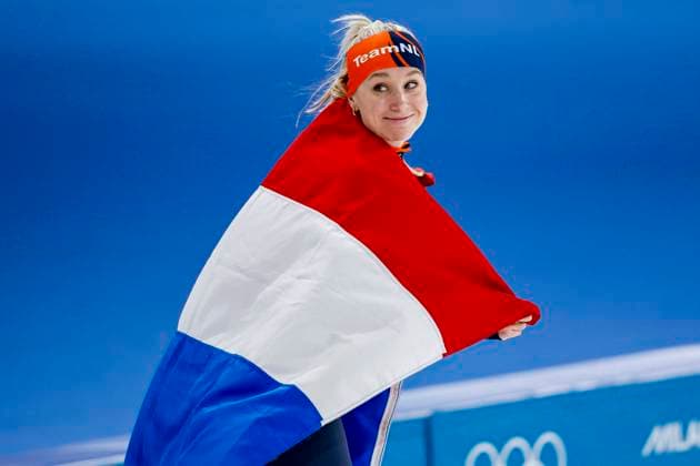second Merel Conijn of the Netherlands celebrating and holding flag after Women s 5000m, Milano Cortina 2026 Winter Olympics: Day 6, Speed skating, Eisschnelllauf - Milano Cortina 2026 Winter Olympics: Day 6, Milano Speed Skating Stadium, February 12, 2026, Milan, Italy.