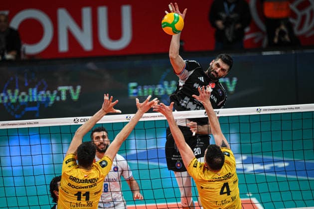 Halkbank v Bogdanka LUK Lublin - CEV Men’s Champions League ANKARA, TURKIYE – FEBRUARY 12: Yunus Emre Tavaz (20) of Halkbank in action during the CEV Men’s Champions League Group A fifth match between Halkbank and Poland’s Bogdanka LUK Lublin at Baskent Volleyball Hall in Ankara, Turkiye, on February 12, 2026. Akin Celiktas Anadolu Ankara Turkey. Editorial use only. Please get in touch for any other usage.  Copyright: x2026xAnadoluxAkinxCeliktasx