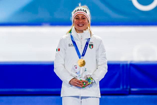 winner Francesca Lollobrigida of Italy smiling during the medal ceremony after Women s 5000m, Milano Cortina 2026 Winter Olympics: Day 6, Speed skating, Eisschnelllauf - Milano Cortina 2026 Winter Olympics: Day 6, Milano Speed Skating Stadium, February 12, 2026, Milan, Italy.