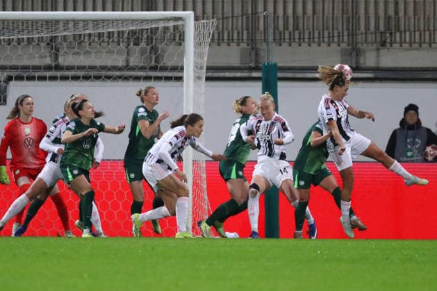VfL vs. Juventus, CL Frauen Wolfsburg, 12.02.2026, Fußball, Frauen, VfL Wolfsburg vs. Juventus Turin, Champions League, Play-Offs, Saison 2025 2026, Ana Capeta (Juventus) macht Kopfballtor zum 0:1 AOK Stadion Niedersachsen Deutschland