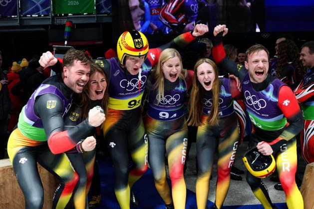 Olympische Winterspiele Milano Cortina 2026 Rennrodeln Team Staffel am 12.02.2026 im Cortina Sliding Centre in Cortina d™Ampezzo Team Deutschland gewinnt die Gold Medaille *** Olympic Winter Games Milano Cortina 2026 Luge Team Relay on 12 02 2026 at the Cortina Sliding Center in Cortina d™Ampezzo Team Germany wins the gold medal xMSx