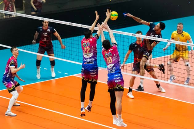 From left Pablo Crer of Lvi Prague, Wassim Ben Tara of Perugia, Federico Crosato of Perugia in action during the Men s Volleyball Champions League 5th round Group C match: Lvi Prague vs Perugia in Prague, Czech Republic, February 12, 2026. (CTKxPhoto VitxSimanek) CTKPhotoP2026021210800  CTKPhotoP2026021210800