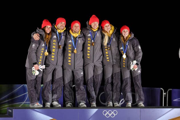 Olympische Winterspiele Milano Cortina 2026 Rennrodeln Team Staffel am 12.02.2026 im Cortina Sliding Centre in Cortina d™Ampezzo Team Deutschland gewinnt die Gold Medaille *** Olympic Winter Games Milano Cortina 2026 Luge Team Relay on 12 02 2026 at the Cortina Sliding Center in Cortina d™Ampezzo Team Germany wins the gold medal xMSx