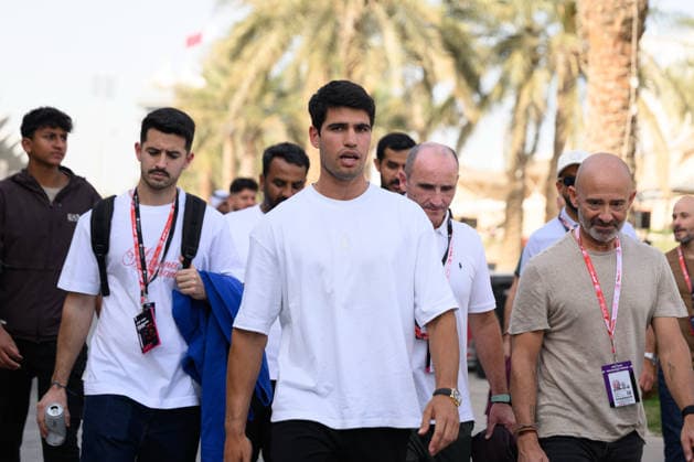 Formula 1 Testing in Bahrain - Day 2 Carlos Alcaraz, a Spanish tennis player, is present during Testing Day 2 of the Formula 1 Pre-Season Testing 1 in Sakhir, Bahrain, on February 12, 2026. Bahrain Bahrain  Copyright: xAhmadxAlShehabx originalFilename:alshehab-formula1260212_npU31.jpg