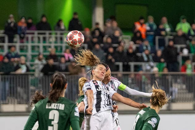 Deutschland, Fussball, UEFA, Womens Champions League, Play-Offs 5-12 2025 2026: VfL Wolfsburg - Juventus Turin am 12.02. in Wolfsburg (AOK-Stadion): Barbara Bonansea (Juventus Turin 11) Copyright: xSvenxHeidmannx
