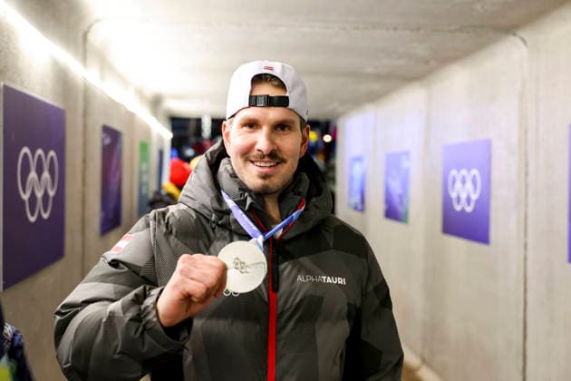 OLYMPICS - Winter Olympic Games, Olympische Spiele, Olympia, OS Milano Cortina 2026 CORTINA D AMPEZZO,ITALY,12.FEB.26 - OLYMPICS, LUGE - Winter Olympic Games Milano Cortina 2026, team relay, medal ceremony. Image shows Thomas Steu (AUT). Keywords: medal.  GEPAxpictures xMaticxKlansek