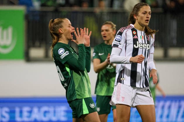 Wolfsburg, Deutschland 12. Februar 2026: UEFA Champions League Frauen - 2025 2026 - 1 8 Finale - VfL Wolfsburg vs. Juventus Turin Im Bild: v.li. Vivien Endemann (VfL) mit starker Mimik auf dem Spielfeld Copyright: HMBxMedia MadeleinexFantini