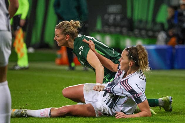 Wolfsburg, Deutschland 12. Februar 2026: UEFA Champions League Frauen - 2025 2026 - 1 8 Finale - VfL Wolfsburg vs. Juventus Turin Im Bild: v.li. im Zweikampf Alexandra Popp (VfL) und Ana Capeta (Juventus Turin) Copyright: HMBxMedia MadeleinexFantini