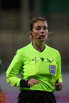 Wolfsburg, Deutschland 12. Februar 2026: UEFA Champions League Frauen - 2025 2026 - 1 8 Finale - VfL Wolfsburg vs. Juventus Turin Im Bild: Schiedsrichterin Huerta de Aza (Spanien) Copyright: HMBxMedia MadeleinexFantini