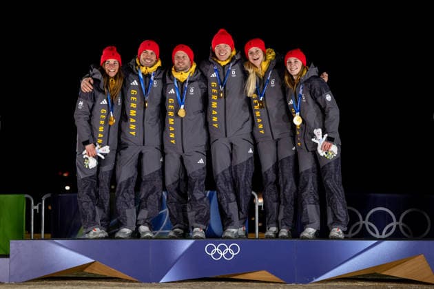 TAUBITZ Julia, WENDL Tobias, ARLT Tobias, LANGENHAN Max, EITBERGER Dajana, MATSCHINA Magdalena (Deutschland) jubeln auf dem Podium bei der Siegerehrung ueber Sieg und Gold Medaille, ITA, Olympische Spiele Milano Cortina 2026, Olympia, Rodeln Teamstaffel, 12.02.2026 ITA, Olympische Spiele Milano Cortina 2026, Olympia, Rodeln Teamstaffel, 12.02.2026 Cortina d Ampezzo *** TAUBITZ Julia, WENDL Tobias, ARLT Tobias, LANGENHAN Max, EITBERGER Dajana, MATSCHINA Magdalena Germany cheering on the podium at the award ceremony for victory and gold medal, ITA, Olympic Games Milano Cortina 2026, Olympia, Luge Team Relay, 12 02 2026 ITA, Olympic Games Milano Cortina 2026, Olympia, Luge Team Relay, 12 02 2026 Cortina d Ampezzo Copyright: xEibner-Pressefoto Memmlerx EP_MMR