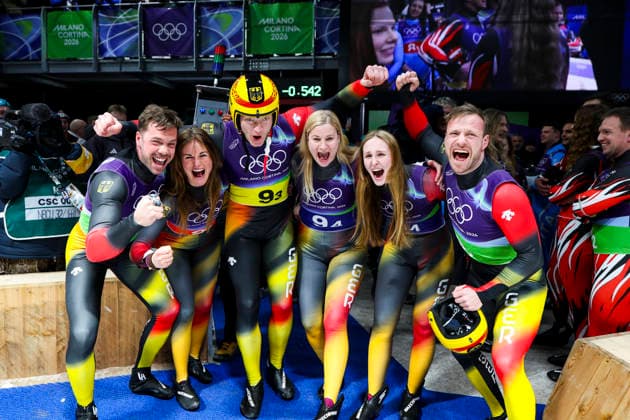 OLYMPICS - Winter Olympic Games, Olympische Spiele, Olympia, OS Milano Cortina 2026 CORTINA D AMPEZZO,ITALY,12.FEB.26 - OLYMPICS, LUGE - Winter Olympic Games Milano Cortina 2026, team relay. Image shows the rejoicing of Tobias Wendl, Julia Taubitz, Max Langenhan, Dajana Eitberger, Magdalena Matschina and Tobias Arlt (GER).  GEPAxpictures xMaticxKlansek