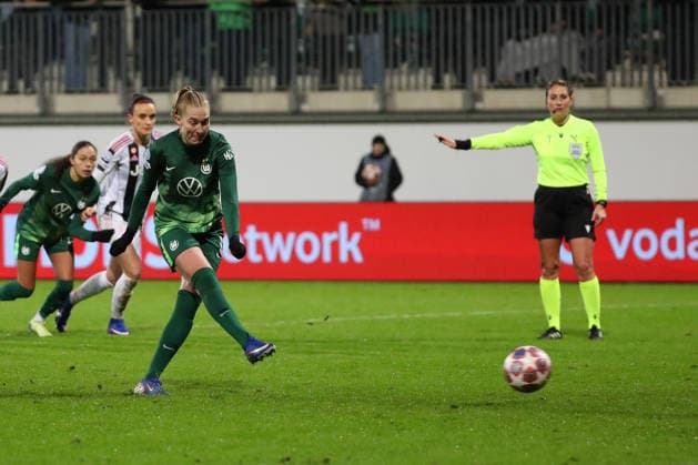 VfL vs. Juventus, CL Frauen Wolfsburg, 12.02.2026, Fußball, Frauen, VfL Wolfsburg vs. Juventus Turin, Champions League, Play-Offs, Saison 2025 2026, Janina Minge (VfL Wolfsburg) trifft nach Elfmeter zum 1:2 AOK Stadion Niedersachsen Deutschland