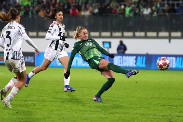 VfL vs. Juventus, CL Frauen Wolfsburg, 12.02.2026, Fußball, Frauen, VfL Wolfsburg vs. Juventus Turin, Champions League, Play-Offs, Saison 2025 2026, Janina Minge (VfL Wolfsburg) AOK Stadion Niedersachsen Deutschland