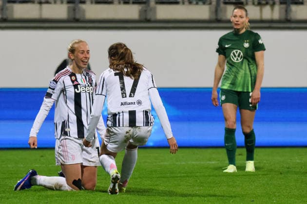 Wolfsburg, Deutschland 12. Februar 2026: UEFA Champions League Frauen - 2025 2026 - 1 8 Finale - VfL Wolfsburg vs. Juventus Turin Im Bild: v.li. Torschützin Amalie Vangsgaard (Juventus Turin) macht das Tor zum 2:0 für Juventus Turin und jubelt mit Emma Stolen Godo (Juventus Turin) Copyright: HMBxMedia MadeleinexFantini