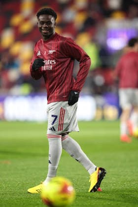Brentford v Arsenal 12 February 2026, London - Premier League Football - Brentford v Arsenal - Bukayo Saka of Arsenal warms up as he is named on the substitutes bench - Photo: Charlotte Wilson Offside. London UK Copyright: xCharlottexWilsonx xOffsidexOffside