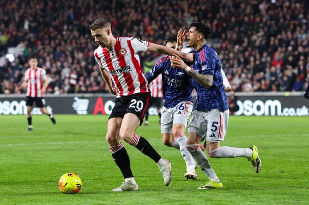 Brentford v Arsenal 12 February 2026, London - Premier League Football - Brentford v Arsenal - Kristoffer Ajer of Brentford and Piero Hincapie of Arsenal - Photo: Charlotte Wilson Offside. London UK Copyright: xCharlottexWilsonx xOffsidexOffside