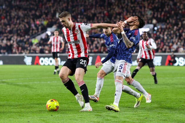 Brentford v Arsenal 12 February 2026, London - Premier League Football - Brentford v Arsenal - Kristoffer Ajer of Brentford and Piero Hincapie of Arsenal - Photo: Charlotte Wilson Offside. London UK Copyright: xCharlottexWilsonx xOffsidexOffside