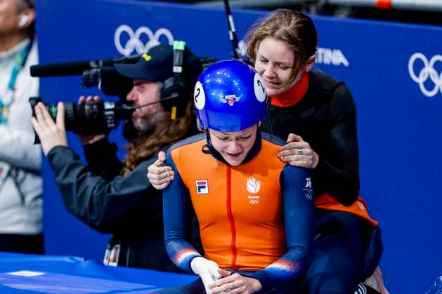 winner Xandra Velzeboer of the Netherlands and Michelle Velzeboer of the Netherlands celebrates after Women s 500m Finals, Milano Cortina 2026 Winter Olympics: Day 6, Short Track Speed skating, Eisschnelllauf - Milano Cortina 2026 Winter Olympics: Day 6, Milano Speed Skating Stadium, February 12, 2026, Milan, Italy.
