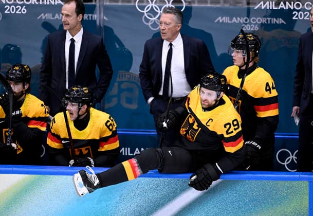 KREIS Harold Trainer mit DRAISAITL Leon Team GER Eishockey Vorrunde Spiel Deutschland - Daenemark Olympics - Olympische Winterspiele 2026 Mailand - Cortina 06 - 22 Februar 2026 in Italien am 12.02.2026 in Mailand *** KREIS Harold Trainer with DRAISAITL Leon Team GER Ice Hockey Preliminary Round Match Germany Denmark Olympics Olympic Winter Games 2026 Milan Cortina 06 February 22, 2026 in Italy on February 12, 2026 in Milan Copyright: xx
