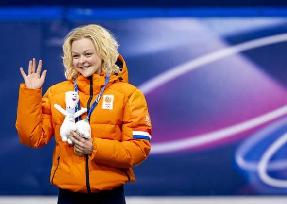 MILAN Xandra Velzeboer during the medal ceremony for the 500 meters in short track Speed skating, Eisschnelllauf at the Milan Ice Skating Area at the Milan Winter Olympics. SEM VAN DER WAL ANP xVIxANPxSportx xxANPxIVx 550493904 originalFilename: 550493904.jpg