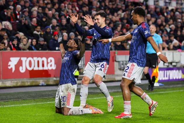 Brentford v Arsenal 12 February 2026, London - Premier League Football - Brentford v Arsenal - Noni Madueke of Arsenal celebrates their first goal with his team mates - Photo: Charlotte Wilson Offside. London UK Copyright: xCharlottexWilsonx xOffsidexOffside