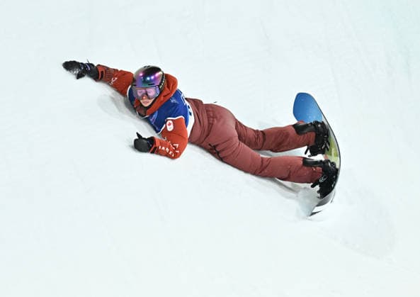 (260212) -- LIVIGNO, Feb. 12, 2026 -- Elizabeth Hosking of Canada falls during during the women s snowboard halfpipe final at the Milan-Cortina 2026 Olympic Winter games, Winterspiele,Spiele, Summer games in Livigno, Italy, Feb. 12, 2026. ) (MICO2026)ITALY-LIVIGNO-OLYMPIC WINTER GAMES-WOMEN S SNOWBOARD HALFPIPE-FINAL ZhangxHongxiang 