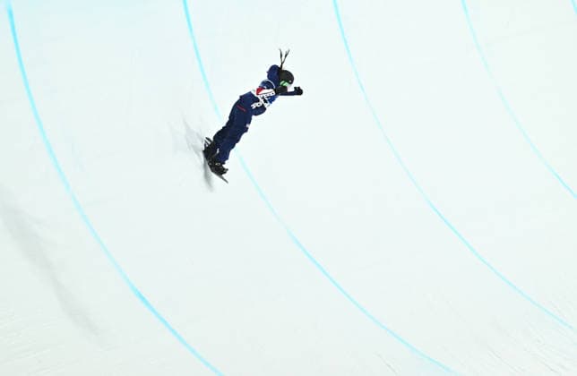(260212) -- LIVIGNO, Feb. 12, 2026 -- Chloe Kim of the United States competes during the women s snowboard halfpipe final at the Milan-Cortina 2026 Olympic Winter games, Winterspiele,Spiele, Summer games in Livigno, Italy, Feb. 12, 2026. ) (MICO2026)ITALY-LIVIGNO-OLYMPIC WINTER GAMES-WOMEN S SNOWBOARD HALFPIPE-FINAL ZhangxHongxiang 