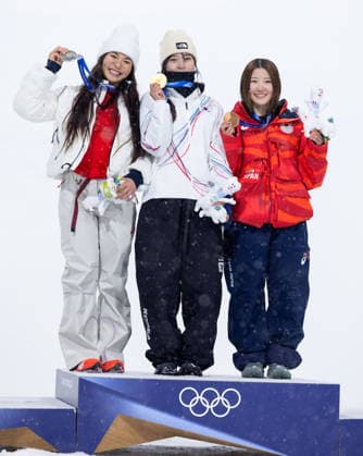 OLYMPICS - Winter Olympic Games, Olympische Spiele, Olympia, OS Milano Cortina 2026 LIVIGNO,ITALY,12.FEB.26 - OLYMPICS, SNOWBOARD - Winter Olympic Games Milano Cortina 2026, Snowboard Halfpipe, women, final, medal ceremony. Image shows Chloe Kim (USA), Gaon Choi (KOR) and Mitsuki Ono (JPN). Keywords: medals and mascot.  GEPAxpictures xHaraldxSteiner