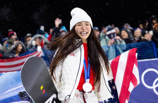 OLYMPICS - Winter Olympic Games, Olympische Spiele, Olympia, OS Milano Cortina 2026 LIVIGNO,ITALY,12.FEB.26 - OLYMPICS, SNOWBOARD - Winter Olympic Games Milano Cortina 2026, Snowboard Halfpipe, women, final, medal ceremony. Image shows Chloe Kim (USA). Keywords: medal.  GEPAxpictures xHaraldxSteiner