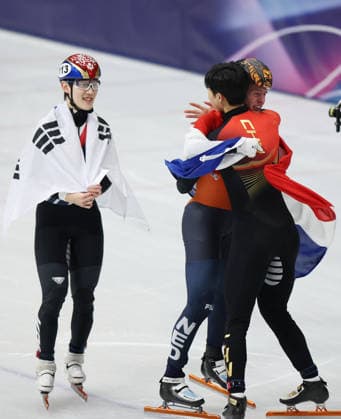 (260212) -- MILAN, Feb. 12, 2026 -- Sun Long (R, front) of China hugs Jens van T Wout of the Netherlands after the short track Speed skating, Eisschnelllauf men s 1000m final A at the Milan-Cortina 2026 Olympic Winter games, Winterspiele,Spiele, Summer games in Milan, Italy, Feb. 12, 2026. ) (MICO2026)ITALY-MILAN-OLYMPIC WINTER GAMES-SHORT TRACK SPEED SKATING-MEN S 1000M-FINALS LixMing 