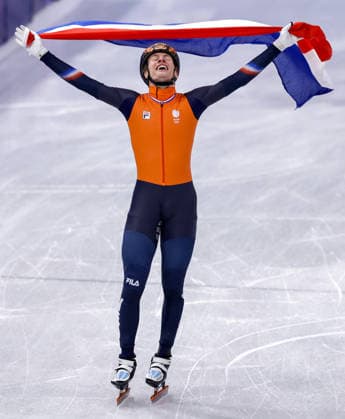 2026-02-12 Short Track Speed skating, Eisschnelllauf - Milano Cortina 2026 Winter Olympics - Day 6 MILAN, ITALY - FEBRUARY 12: Jens van t Wout of the Netherlands celebrating with flag after competing in the Men s 1000m during Day 6 of Short Track Speed Skating - Milano Cortina 2026 Winter Olympics at Milano Ice Skating Arena on February 12, 2026 in Milan, Italy. (Photo by Joris Verwijst BSR Agency) Milan Italy Content not available for redistribution in The Netherlands directly or indirectly through any third parties. Copyright: xBSRxAgencyx