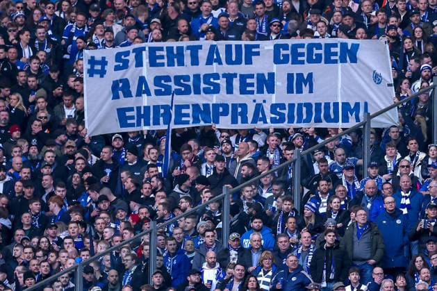 07.02.2026, Fußball, FC Schalke 04 - SG Dynamo Dresden, 21. Spieltag, 2. Fußball Bundesliga, Veltins-Arena Gelsenkirchen, Saison 2025 2026: Protestbanner Banner gegen Rassismuns Ehrenpräsident Ehrenpräsidium Tönnies DFB regulations prohibit any use of photographs as image sequences and or quasi-video. Nordrhein-Westfalen Deutschland *** 07 02 2026, Football, FC Schalke 04 SG Dynamo Dresden, 21 Matchday, 2 Football Bundesliga, Veltins Arena Gelsenkirchen, Season 2025 2026 Protest banner Banner against racism Honorary President Honorary Presidium Tönnies DFB regulations prohibit any use of photographs as image sequences and or quasi video North Rhine-Westphalia Germany