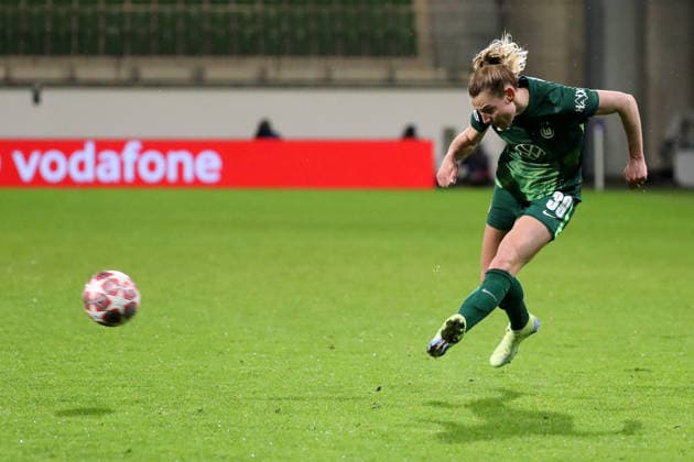 VfL vs. Juventus, CL Frauen Wolfsburg, 12.02.2026, Fußball, Frauen, VfL Wolfsburg vs. Juventus Turin, Champions League, Play-Offs, Saison 2025 2026, Sarai Linder (VfL Wolfsburg) AOK Stadion Niedersachsen Deutschland