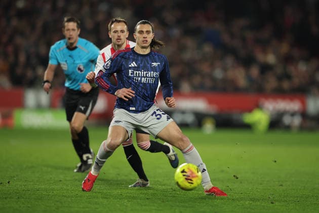Brentford v Arsenal, Premier League Arsenal Defender Riccardo Calafiori (33) during the Premier League match between Brentford and Arsenal at the Gtech Community Stadium, Brentford, UK on 12 February 2026. Brentford Gtech Community Stadium Greater London UK Editorial use only DataCo restrictions apply See www.football-dataco.com , Copyright: xChrisxFoxwellx PSI-23737-0115
