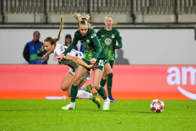 12.02.2026, xgrfx, Fussball UEFA Champions League, VfL Wolfsburg - Juventus FC Turin v.l. Abi Brighton (Juventus Turin), Vivien Endemann (VfL Wolfsburg) (DFL DFB REGULATIONS PROHIBIT ANY USE OF PHOTOGRAPHS as IMAGE SEQUENCES and or QUASI-VIDEO) Wolfsburg