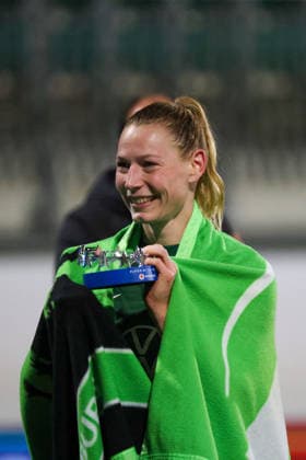 Wolfsburg, Deutschland 12. Februar 2026: UEFA Champions League Frauen - 2025 2026 - 1 8 Finale - VfL Wolfsburg vs. Juventus Turin Im Bild: Sarai Linder (VfL) zur Spielerin des Spiels nach dem späten Ausgleichstor gegen Juventus Turin) gekürt Copyright: HMBxMedia MadeleinexFantini