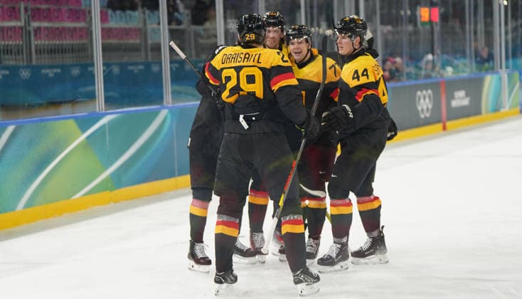 Milano Cortina, 2026 , Winter Olympic Games, Olympische Spiele, Olympia, OS Olympische Winter-Olympische spiele 2026 , Icehockey, Eishockey Männer, Men s Preliminary Round, Vorrunde, Deutschland vs Dänemark, Germany vs Denmark , ce Hockey Arena Milano Mailand Deutschland, Germany, jubeln Photocopyright Gladys Chai von der Laage *** Milano Cortina, 2026 , Winter Olympic Games, Olympic Winter Olympic Games 2026 , Icehockey, Icehockey Men, Men s Preliminary Round, Preliminary Round, Germany vs Denmark, Germany vs Denmark , ce Hockey Arena Milano Milano Germany, Germany, cheer Photocopyright Gladys Chai von der Laage