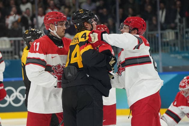 Milano Cortina, 2026 , Winter Olympic Games, Olympische Spiele, Olympia, OS Olympische Winter-Olympische spiele 2026 , Icehockey, Eishockey Männer, Men s Preliminary Round, Vorrunde, Deutschland vs Dänemark, Germany vs Denmark , ce Hockey Arena Milano Mailand joshua samanski, GER, oliver Bjorkstrand DEN , streiten zanken Photocopyright Gladys Chai von der Laage *** Milano Cortina, 2026 , Winter Olympic Games, Winter Olympic Games 2026 , Icehockey, Icehockey Men, Men s Preliminary Round, Preliminary Round, Germany vs Denmark, Germany vs Denmark , ce Hockey Arena Milano Milano joshua samanski, GER, oliver Bjorkstrand DEN , quarrel quarrel Photocopyright Gladys Chai von der Laage