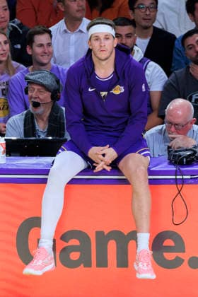 February 12, 2026, Los Angeles, California, USA: Austin Reaves 15 of the Los Angeles Lakers during their regular season NBA, Basketball Herren, USA game against the Dallas Mavericks on Thursday February 12, 2026 at Crypto.com Arena in Los Angeles, California. Lakers defeat Mavericks, 124-104. ARIANA RUIZ PI Lakers Vs. Mavericks  - ZUMAp124 20260212_zaa_p124_064 Copyright: xArianaxRuizx