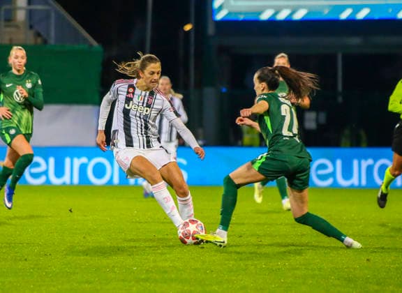 Deutschland: Fussball UEFA Women™s Champions League 2025 2026, Playoffs VfL Wolfsburg vs Juventus AOK Stadion (Wolfsburg) Joelle Wedemeyer (VfL Wolfsburg Frauen, 24) Wolfsburg Copyright: xAymanxAlahmedx