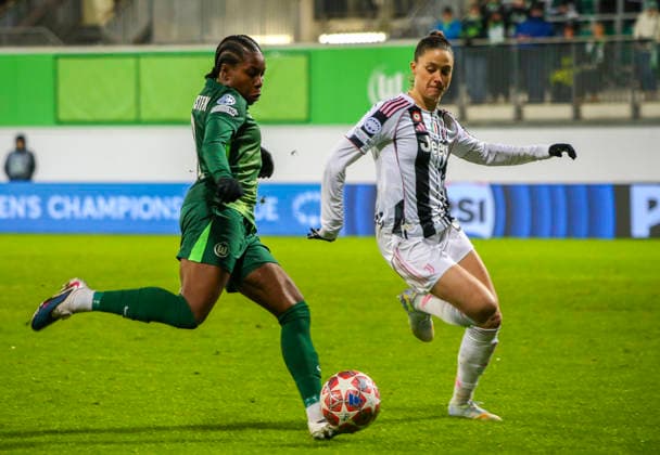 Deutschland: Fussball UEFA Women™s Champions League 2025 2026, Playoffs VfL Wolfsburg vs Juventus AOK Stadion (Wolfsburg) Lineth Beerensteyn (VfL Wolfsburg Frauen, 9) Wolfsburg Copyright: xAymanxAlahmedx
