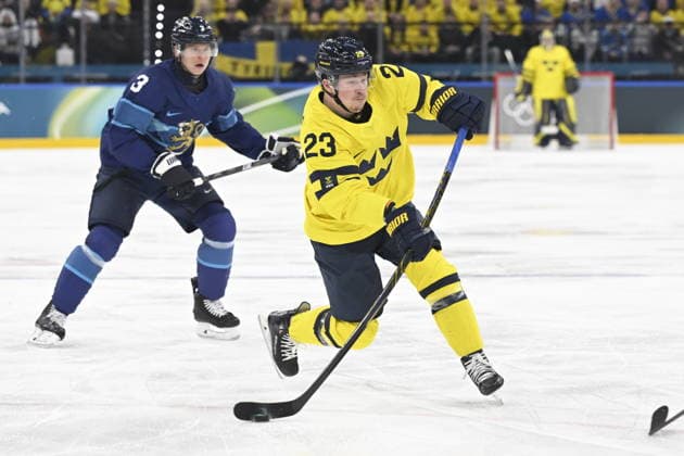 MILAN, ITALY 20260213 Sweden s Lucas Raymond Peterson and in the background Finland s Olli Määttä during the Ice hockey, Eishockey match in Group B between Sweden and Finland at the Santagiulia Arena during the Olympic Games, Olympische Spiele, Olympia, OS in Milan. *** The image is included in the SPORTS PACKAGE. For others PAID IMAGE *** MILANO ITALY x10070x *** MILAN, ITALY 20260213 Sweden s Lucas Raymond Peterson and in the background Finland s Olli Määttä during the ice hockey match in Group B between Sweden and Finland at the Santagiulia Arena during the Olympic Games in Milan The image is included in the SPORTS PACKAGE For others PAID IMAGE MILANO ITALY x10070x  Copyright: xJessicaxGow TTx OS 2026 ICE HOCKEY FINLAND-SWEDER