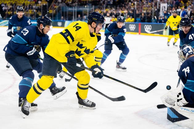 260213 Joel Eriksson Ek of Sweden in the men s Ice hockey, Eishockey game between Finland and Sweden during day 7 of the 2026 Winter Olympics on February 13, 2026 in Milan. Photo: Carl Sandin BILDBYRAN kod CS EW0633 ishockey ice hockey Olympic Games, Olympische Spiele, Olympia, OS olympics winter olympics os ol olympiska spel vinter-os olympiske leker milano cortina 2026 milan cortina 2026 milano cortina 2026 olympic games milano cortina 2026 winter olympic games milano cortina-os milano cortina-ol vinter-ol 7 bbeng sverige sweden finland *** 260213 Joel Eriksson Ek of Sweden in the men s ice hockey game between Finland and Sweden during day 7 of the 2026 Winter Olympics on February 13, 2026 in Milan Photo Carl Sandin BILDBYRAN kod CS EW0633 ishockey ice hockey olympic games olympics winter olympics os ol olympiska spel vinter os olympiske leker milano cortina 2026 milan cortina 2026 milano cortina 2026 olympic games milano cortina 2026 winter olympic games milano cortina os milano cortina ol vinter ol 7 bbeng sverige sweden finland  Copyright: CARLxSANDIN BB260213CS037