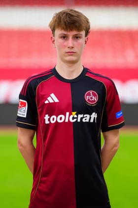 11.02.2026 - 1. FC Nürnberg FCN ( Club ) - 2. Fussball Bundesliga BL - Saison 2025 2026 - Fotomontage aus Portrait und Stadionhintergrund - Fototermin Porträttermin Vorstellung Präsentation Pressetermin - - Einzelbild Einzelfoto Portrait Porträt Kopfbild - Marko Soldic (16, 1. FC Nürnberg FCN )