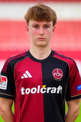 11.02.2026 - 1. FC Nürnberg FCN ( Club ) - 2. Fussball Bundesliga BL - Saison 2025 2026 - Fotomontage aus Portrait und Stadionhintergrund - Fototermin Porträttermin Vorstellung Präsentation Pressetermin - - Einzelbild Einzelfoto Portrait Porträt Kopfbild - Marko Soldic (16, 1. FC Nürnberg FCN )