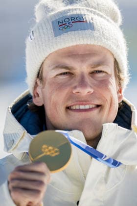 260213 Johannes Hosflot Klaebo of Norway celebrates with his gold medal on the podium after the men s 10km free technique individual start cross-country skiing race during day 7 of the 2026 Winter Olympics on February 13, 2026 in Val di Fiemme. Photo: Maxim Thore BILDBYRAN kod MT MT0976 skidor cross-country skiing langrenn Olympic Games, Olympische Spiele, Olympia, OS olympics winter olympics os ol olympiska spel vinter-os olympiske leker milano cortina 2026 milan cortina 2026 milano cortina 2026 olympic games milano cortina 2026 winter olympic games milano cortina-os milano cortina-ol vinter-ol 7 bbeng intervallstart norge jubel gold guld *** 260213 Johannes Hosflot Klaebo of Norway celebrates with his gold medal on the podium after the men s 10km free technique individual start cross country skiing race during day 7 of the 2026 Winter Olympics on February 13, 2026 in Val di Fiemme Photo Maxim Thore BILDBYRAN kod MT MT0976 skidor cross country skiing langrenn olympic games olympics winter olympics os ol olympiska spel vinter os olympiske leker milano cortina 2026 milan cortina 2026 milano cortina 2026 olympic games milano cortina 2026 winter olympic games milano cortina os milano cortina ol vinter ol 7 bbeng intervallstart norge jubel gold guld  Copyright: MAXIMxTHORE BB260213MT113