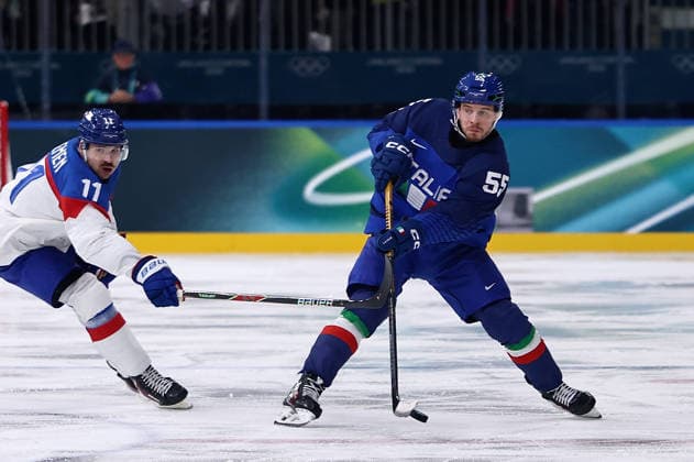 (260213) -- MILAN, Feb. 13, 2026 -- Luca Zanatta (R) of Italy vies against Milos Kelemen of Slovakia during the Ice hockey, Eishockey men s preliminary round group B match between Italy and Slovakia at the Milan-Cortina 2026 Olympic Winter games, Winterspiele,Spiele, Summer games in Milan, Italy, Feb. 13, 2026. ) (MICO2026)ITALY-MILAN-OLYMPIC WINTER GAMES-ICE HOCKEY-MEN-PRELIMINARY-ITA VS SVK WangxKaiyan 