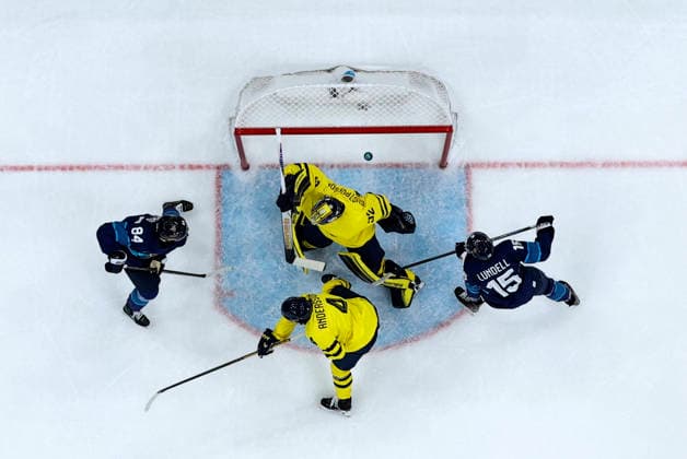 (260213) -- MILAN, Feb. 13, 2026 -- Anton Lundell (1st R) of Finland scores during the Ice hockey, Eishockey men s preliminary round group B match between Finland and Sweden at the Milan-Cortina 2026 Olympic Winter games, Winterspiele,Spiele, Summer games in Milan, Italy, Feb. 13, 2026. ) (MICO2026)ITALY-MILAN-OLYMPIC WINTER GAMES-ICE HOCKEY-MEN-PRELIMINARY-FIN VS SWE TaoxXiyi 